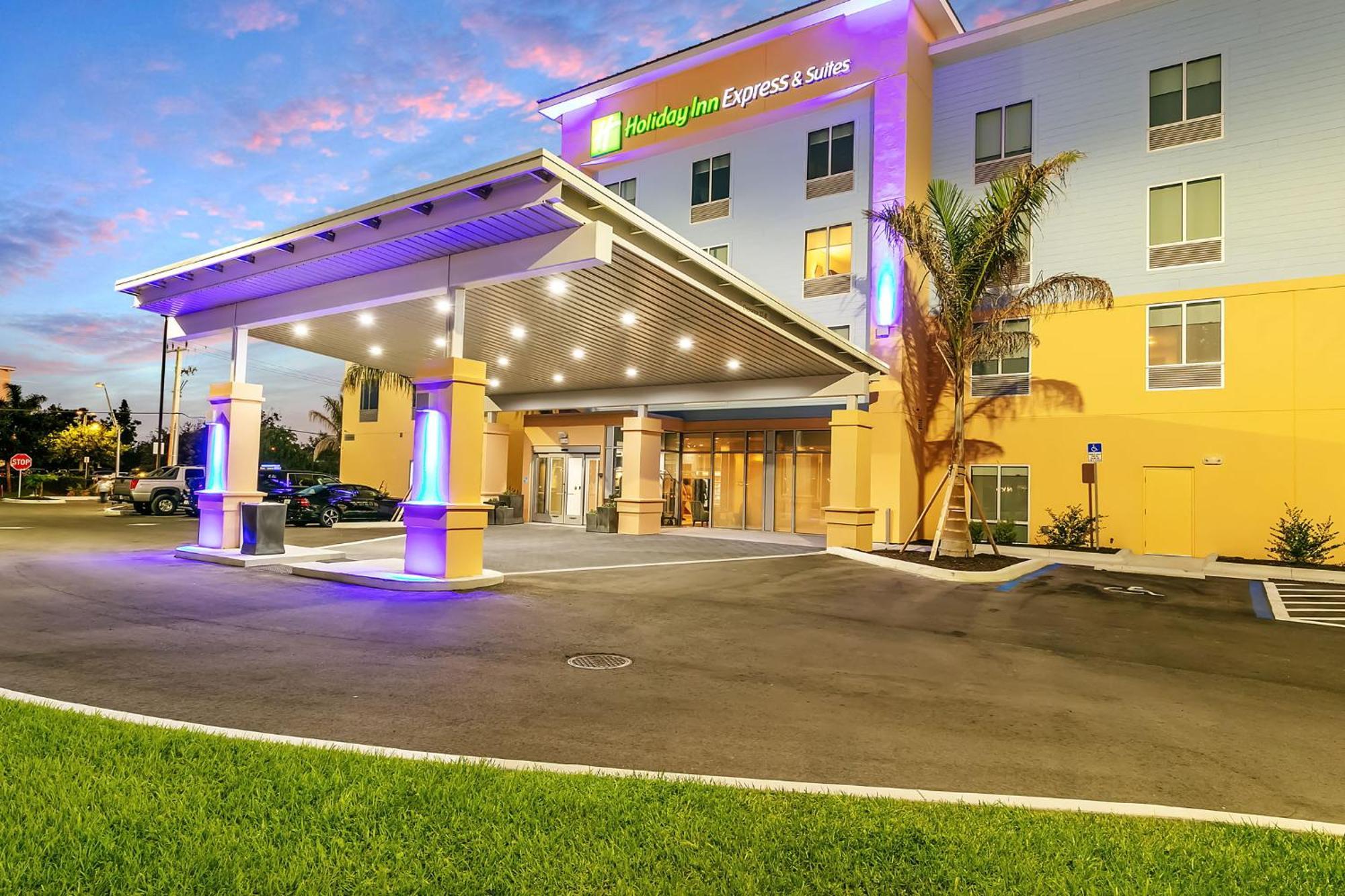 Holiday Inn Express And Suites - Nokomis - Sarasota South Exterior foto